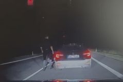 Muž vybrzdil policistu v civilu, zastavil a šel ho vychovávat. Pak zbaběle utekl