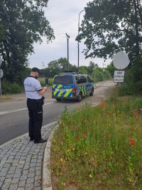 Rozbité silnice? Policisté na Kladně se podílejí na nápravě