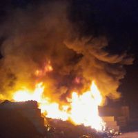 V Kamenném Mostě hořelo ve sběrných surovinách