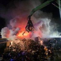 V Kamenném Mostě hořelo ve sběrných surovinách