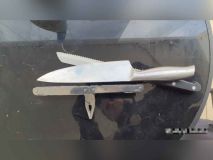 Silvestr pod vlivem drog. Mladík v Holandské ohrožoval noži rodinu