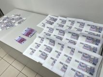 Gamblerům došly peníze, další si tedy ukradli a nahradili je za falešné bankovky vytištěné na tiskárně 