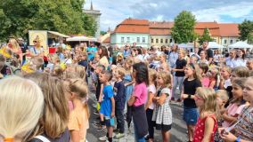 Hurá do školy, akce, která zaplnila náměstí ve Slaném