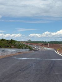 Ministr zkontroloval stavbu dálnice u Knovíze