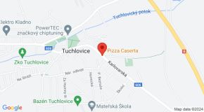 Ulice Karlovarská v Tuchlovicích uzavřena! Střetlo se tu auto s motocyklem, došlo ke zranění osob a požáru vozu