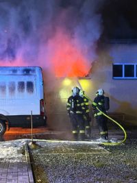 V Novém Strašecí propukl požár II. poplachového stupně, hořela prodejna smíšeného zboží a a dodávka