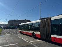 Autobusy budou na Kulaťáku jezdit po kolejích