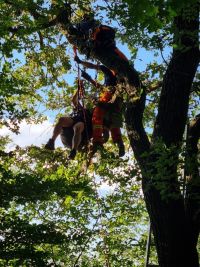 U Popovic na Berounsku spadl paraglidista