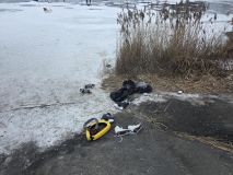 Do Turyňského rybníka se propadli lidé. Nebruslete zde