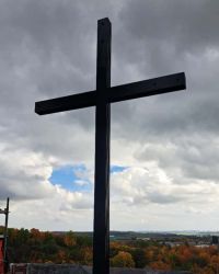 Nové kříže na Slánské hoře