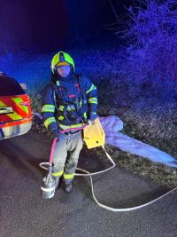 Na dálnici u Hostivice hořelo auto