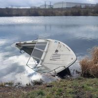 Kladenští hasiči zachraňovali v Kněževsi potopený člun