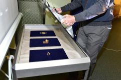 Obrazem: Unikátní poklad zlatých šperků mimořádné hodnoty nalezený na území Středočeského kraje byl představen na krajském uřadě