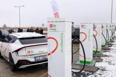 Stojan číslo 1000 na nabíjení elektromobilů stojí v Tuchoměřicích