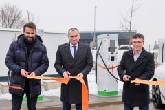 Stojan číslo 1000 na nabíjení elektromobilů stojí v Tuchoměřicích