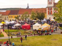 Slaný na talíři přinese kulinářské speciality kuchyní z celého světa, dobré nápoje, soutěže i hudbu