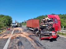 Takhle to vypadá právě na dálnici D7. Stále se uklízí