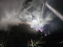 V Břešťanech u Zlonic vyhořel dům. Zasahovalo šest jednotek