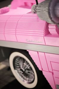 Na Kladně vyrobili Cadillac z Lega. Vyrazil na Formuli 1 do Las Vegas, jel v něm Max Verstappen