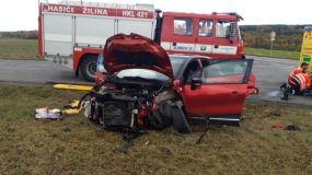 Mezi obcemi Sýkořice a Běleč došlo k havárii dvou aut. Na místě byli zranění, přistál tam vrtulník