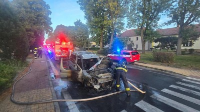 V Jenči hořelo auto