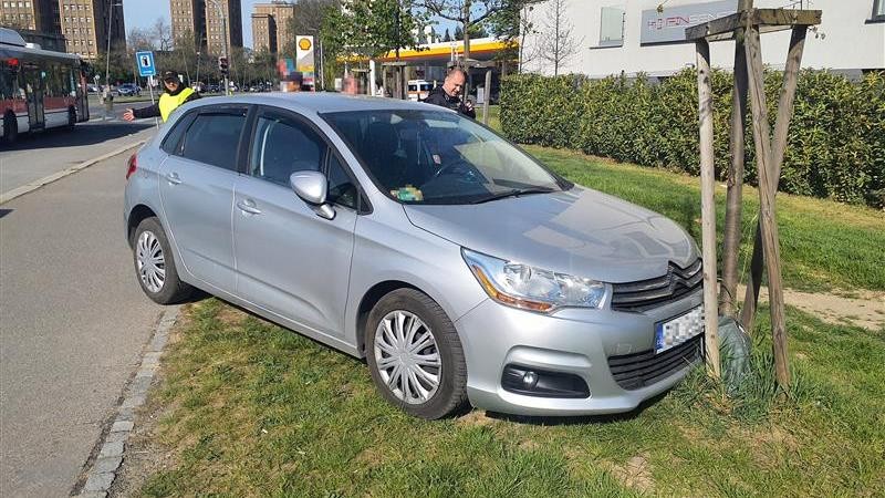 Auto bez řidiče jelo po V&iacute;tězn&eacute;