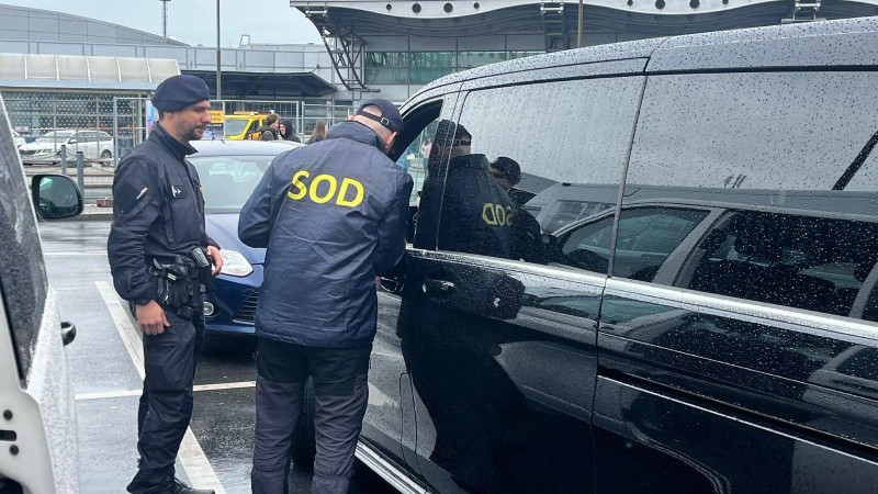Policie kontrolovala taxíky na letišti
