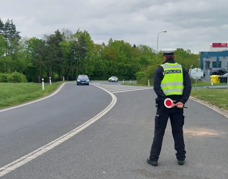 Policejní kontroly o dušičkách: Nejčastějším prohřeškem byla rychlost v obci