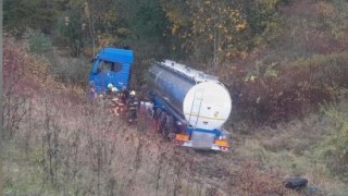 U Studeněvsi sjela cisterna ze silnice