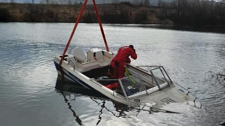 Kladenští hasiči zachraňovali v Kněževsi potopený člun