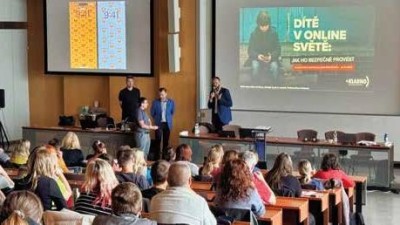 Jak omezit dětem čas na mobilu? Pomohl seminář na Kladně
