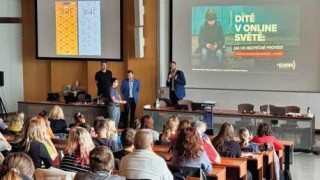 Jak omezit dětem čas na mobilu? Pomohl seminář na Kladně
