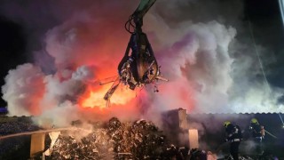 V Kamenném Mostě hořelo ve sběrných surovinách