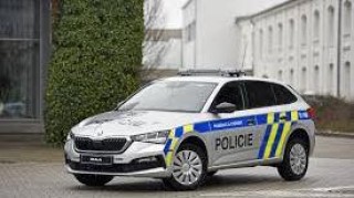 Cizinec s nožem napadl mladíka. Dostal pěstí, policisté ho měli hned