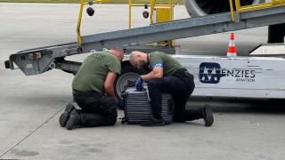 Kufry vibrovaly. Na letišti zasahovala policie