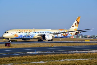 Na Ruzyni l&eacute;talo letadlo Etihad se superhrdiny