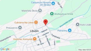 Nehoda v Libušíně. Řidička narazila do náklaďáku
