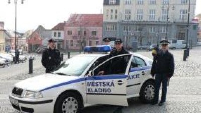Neměl p&aacute;sy, str&aacute;žn&iacute;ci pak v Kročehlavsk&eacute; zjistli, že je na pervitinu a veze ženu, kterou hled&aacute; policie