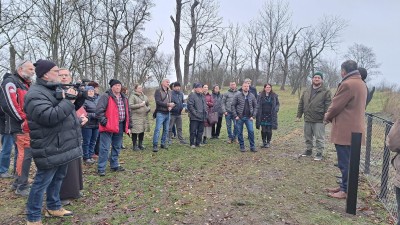 Nové kříže, digitální stezka i obnova přírody: Slaný dokončilo revitalizaci Slánské hory