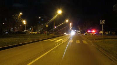 Řidič srazil dívku na přechodu pro chodce a ujel, policie po něm pátrá 