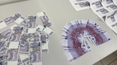 Gamblerům došly peníze, další si tedy ukradli a nahradili je za falešné bankovky vytištěné na tiskárně 