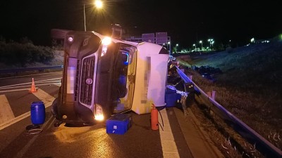 Hasiči zasahovali na Kladensku v noci u dvou nehod