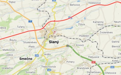 Na silnici na Slaný havaroval náklaďák a dva osobáky