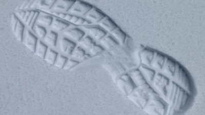 V Brandýsku odhalil sníh cizí stopy v zahradách
