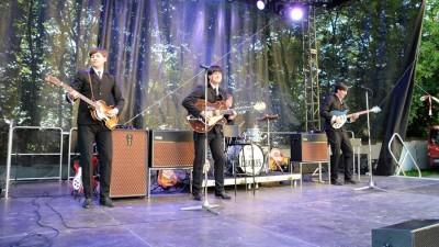 V zahradě Kladenského zámku vystoupí The Beatles Revival. Host bude Petr Janda