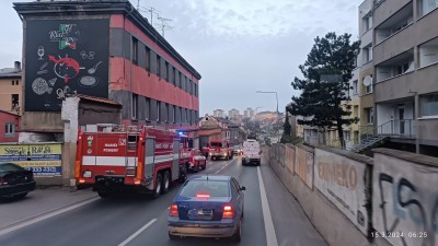 Pět jednotek hasičů vyjelo k požáru do Slaného. Zbytečně