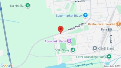 Řidička srazila ve Slaném motorkáře