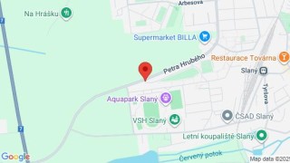 Řidička srazila ve Slaném motorkáře