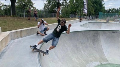 Jeden z největších skateparků u nás byl otevřen v nedalekých Lounech