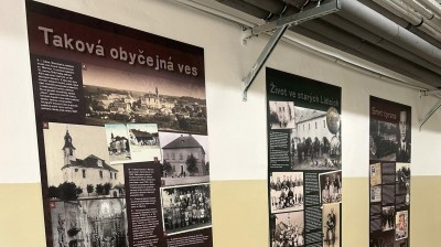 Na kladenském gymnáziu probíhá výstava o lidické tragédii. I pro veřejnost